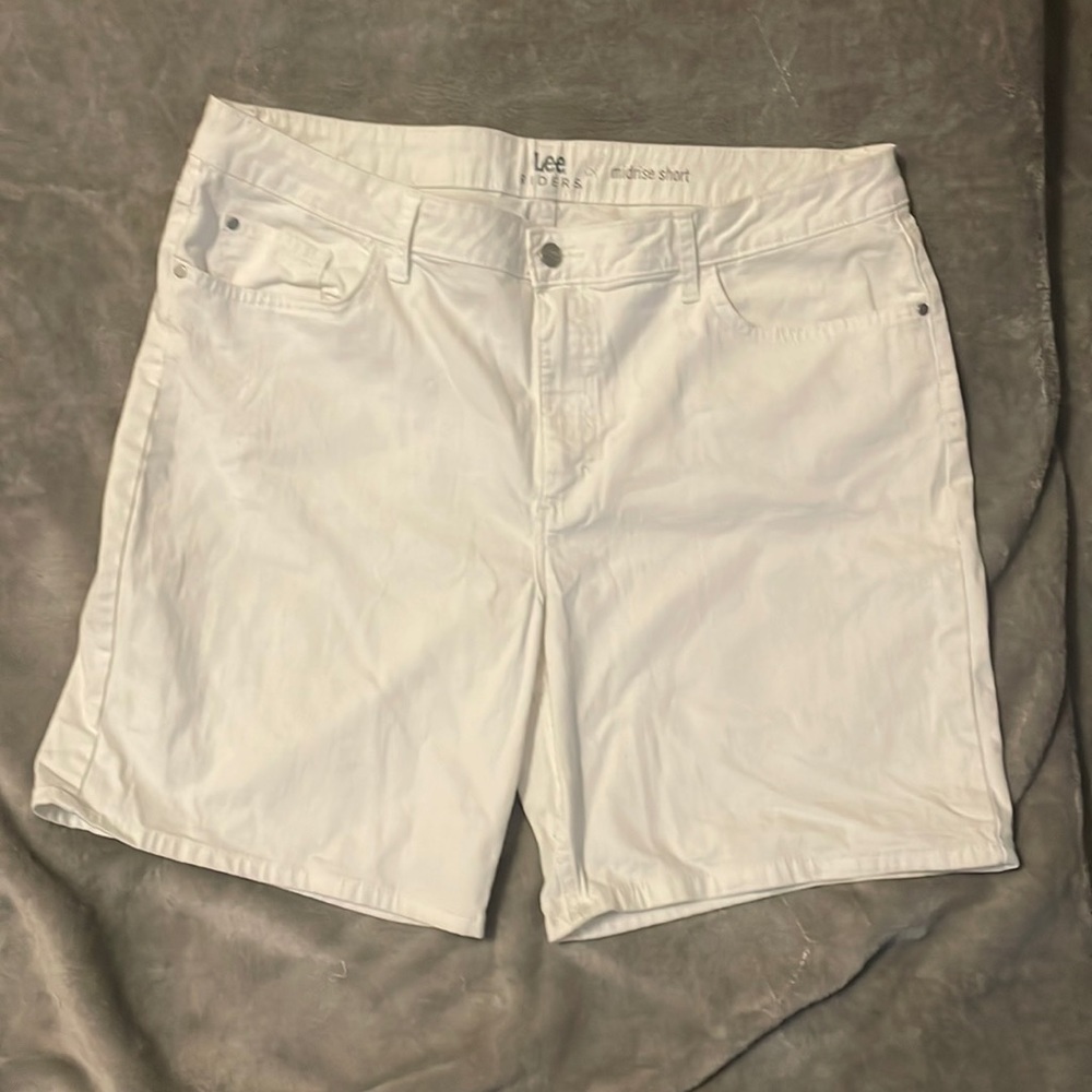 Mid rise shorts